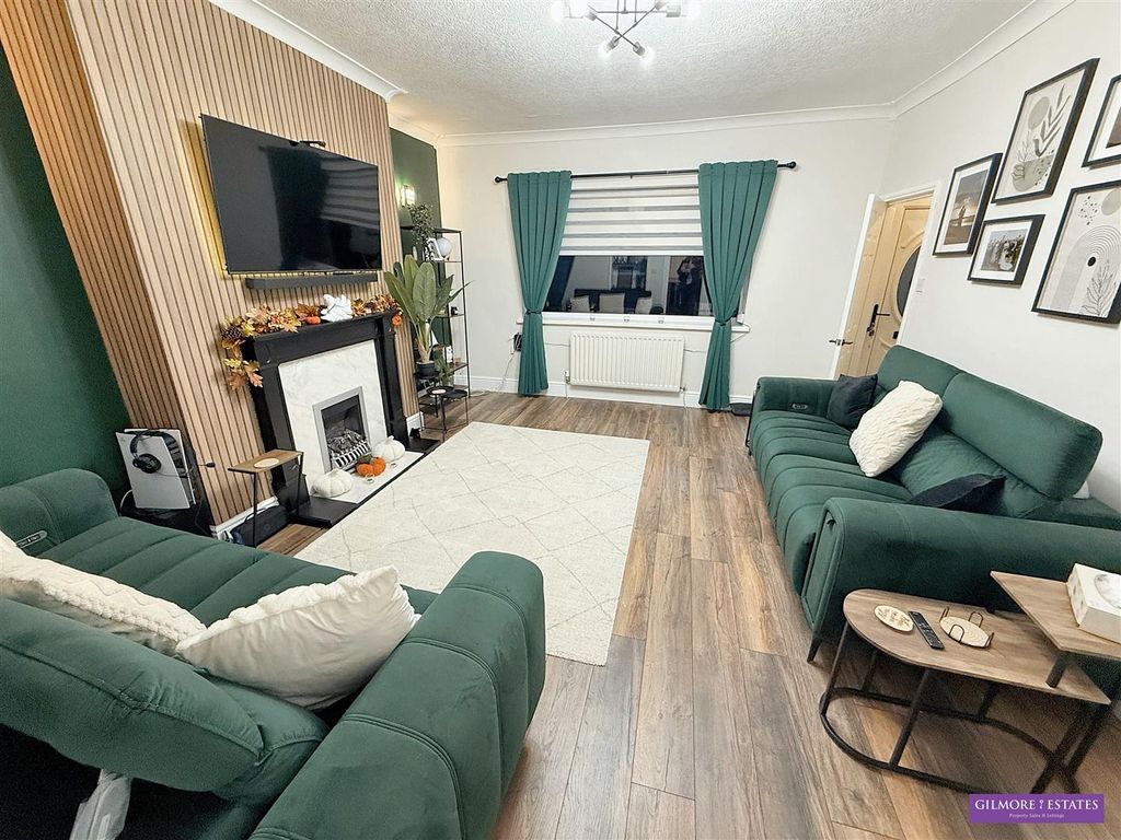 Property photo 2 of 14 Lounge