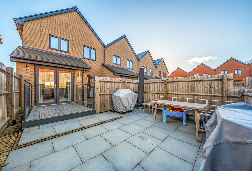 Property photo 2 of 17 1380476-6-6925c13...