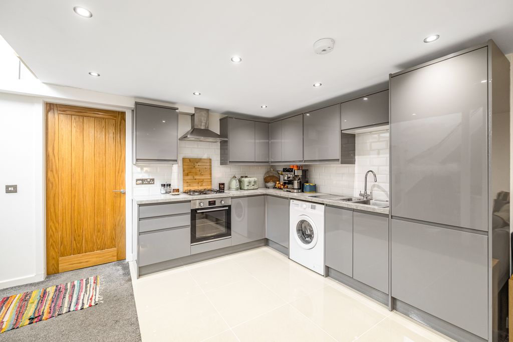 Property photo 3 of 16 Property Image 3