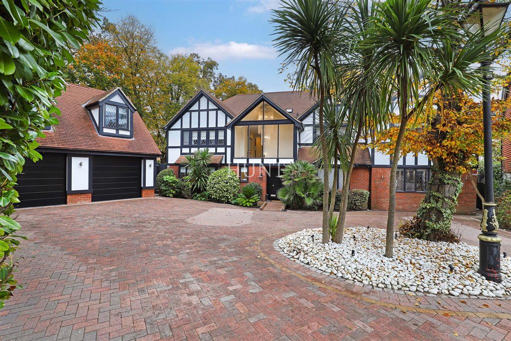 Property photo 1 of 43