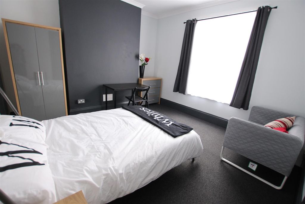 Property photo 1 of 7 Room 1