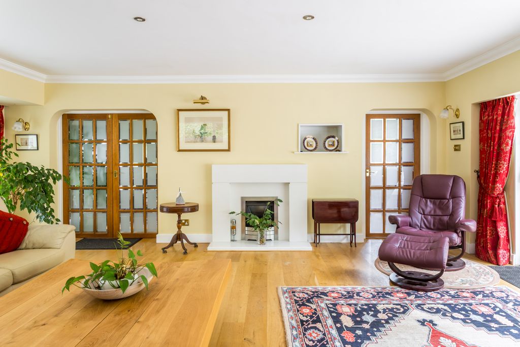 Property photo 2 of 24