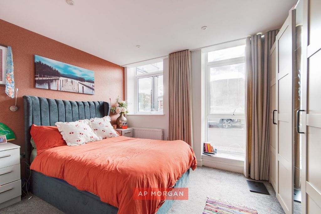 Property photo 2 of 17 Picture No. 01