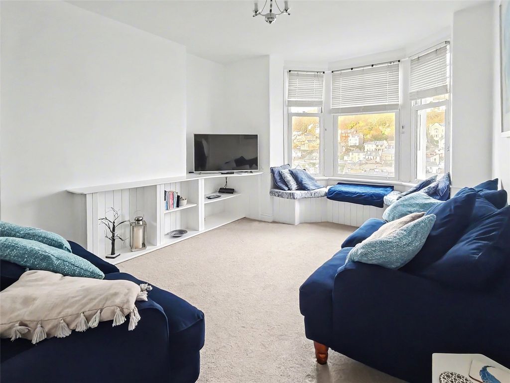 Property photo 2 of 13 Lounge