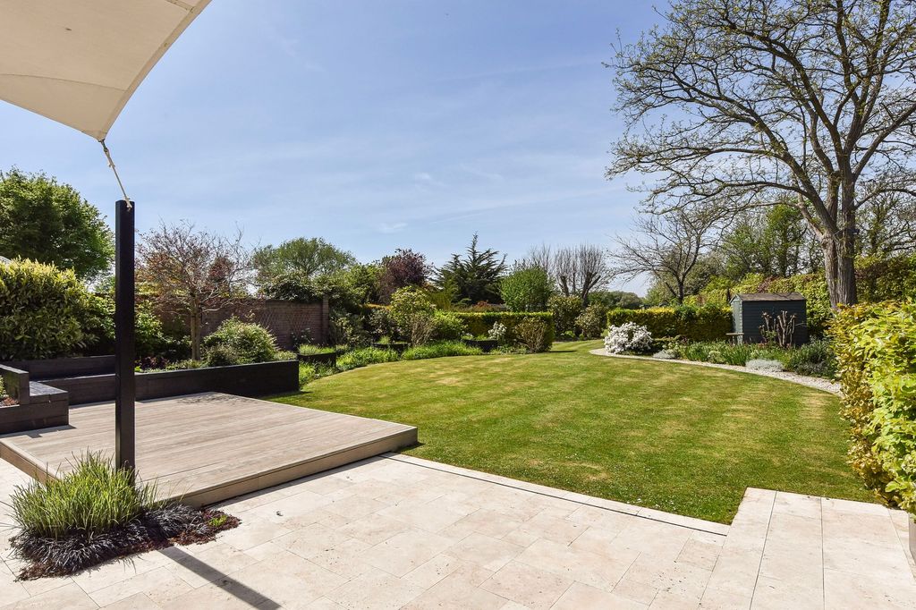 Property photo 2 of 26