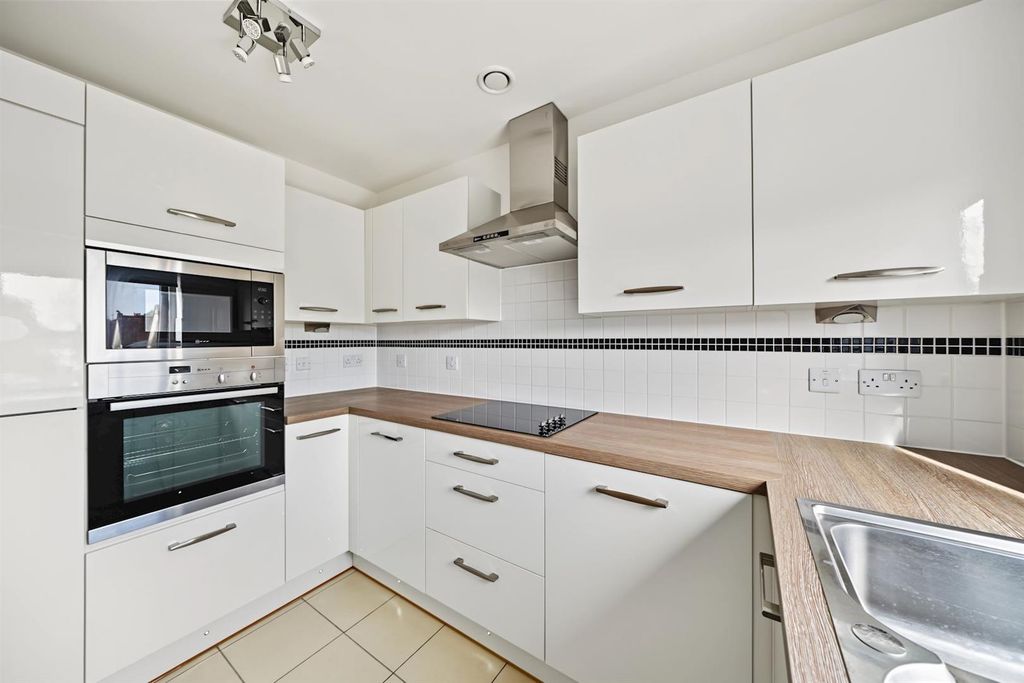 Property photo 3 of 17 10-387087246-Gp-Mcs-49 Liberty House (79 Of 140)-m