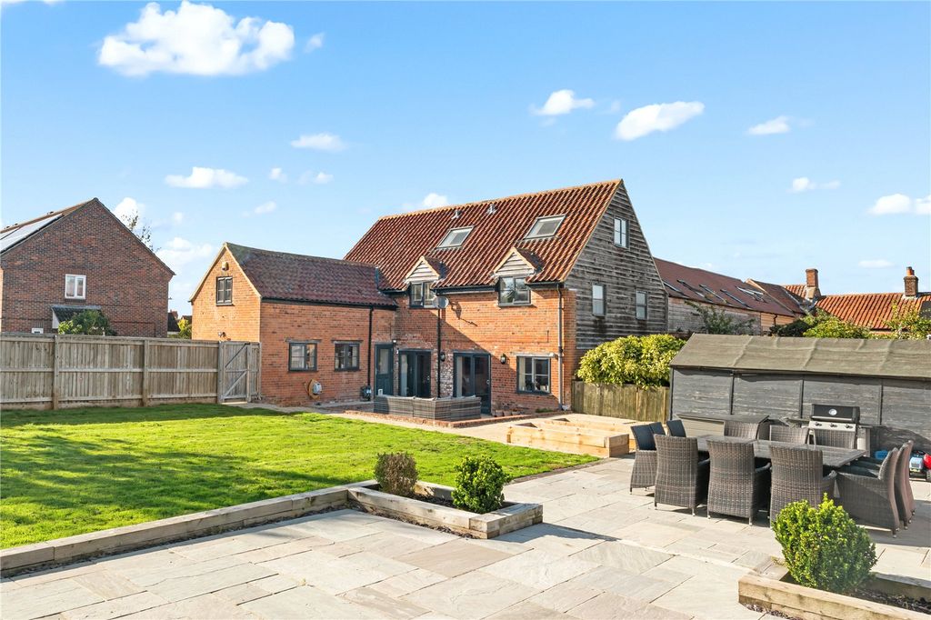 Property photo 1 of 18 External