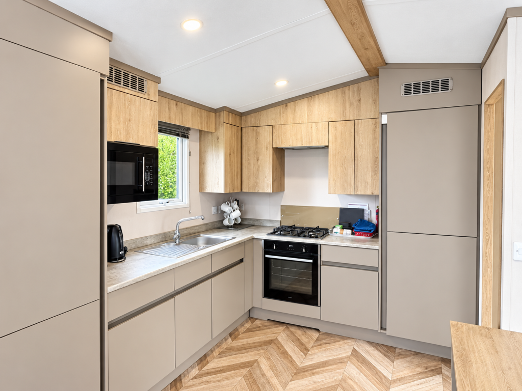 Property photo 3 of 5 Modern Fitted Kitchen With Integrated Appliances And Wood Effect Cabinetry