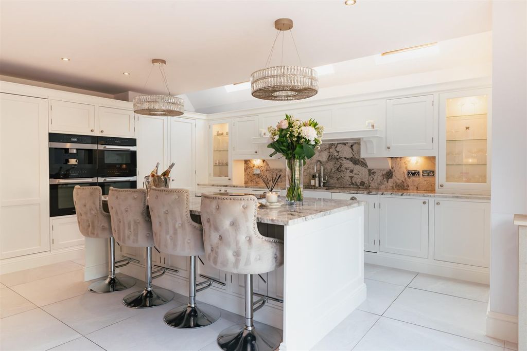 Property photo 2 of 47 Living Kitchen
