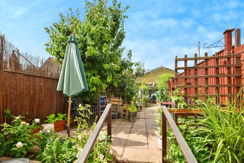 Property photo 2 of 12 Picture No. 22