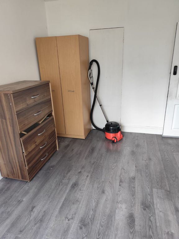 Property photo 1 of 3