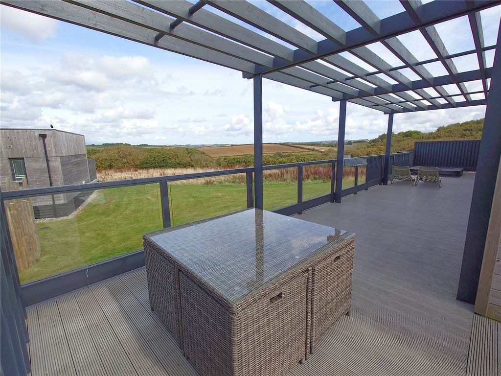 Property photo 3 of 21 Picture No. 06
