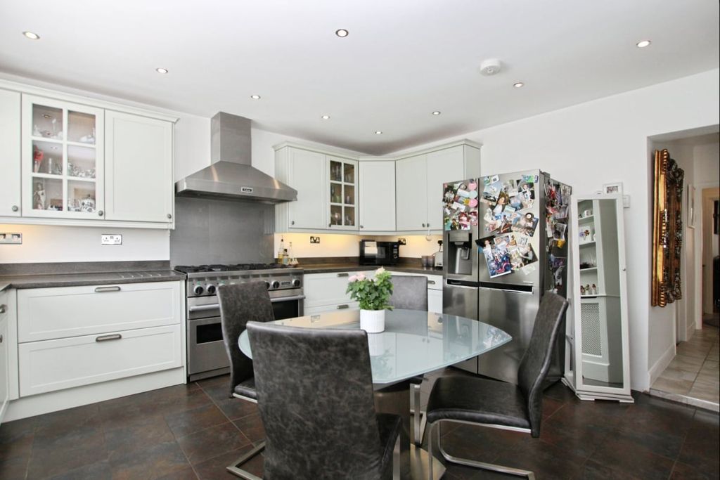 Property photo 3 of 21