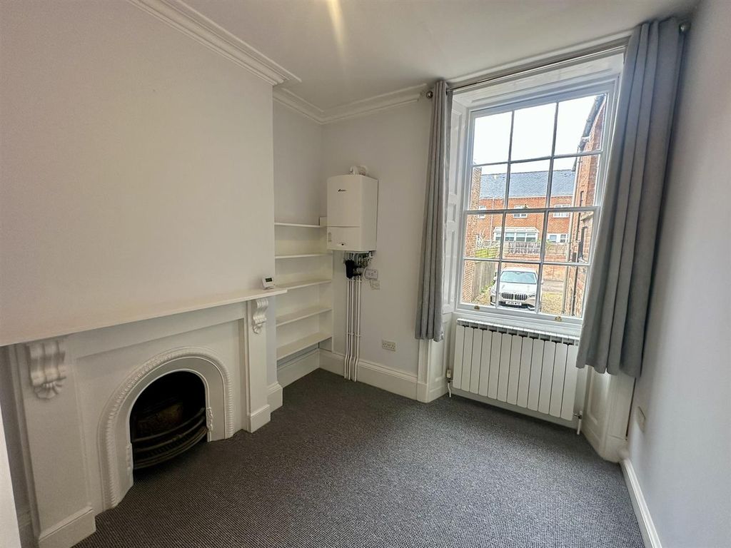 Property photo 2 of 8 Bedroom