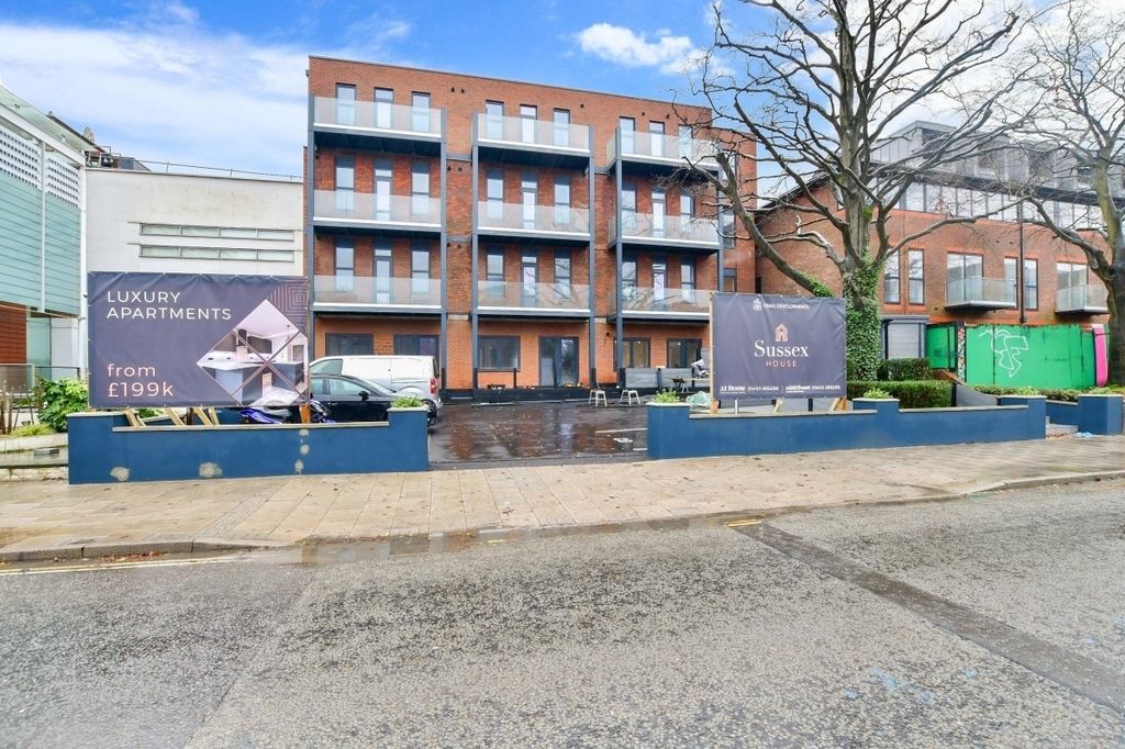 Property photo 1 of 9 Sussex-House-Fron...