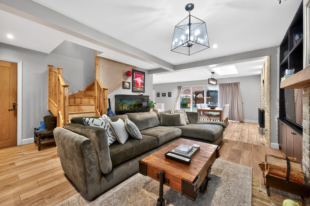 Property photo 2 of 30