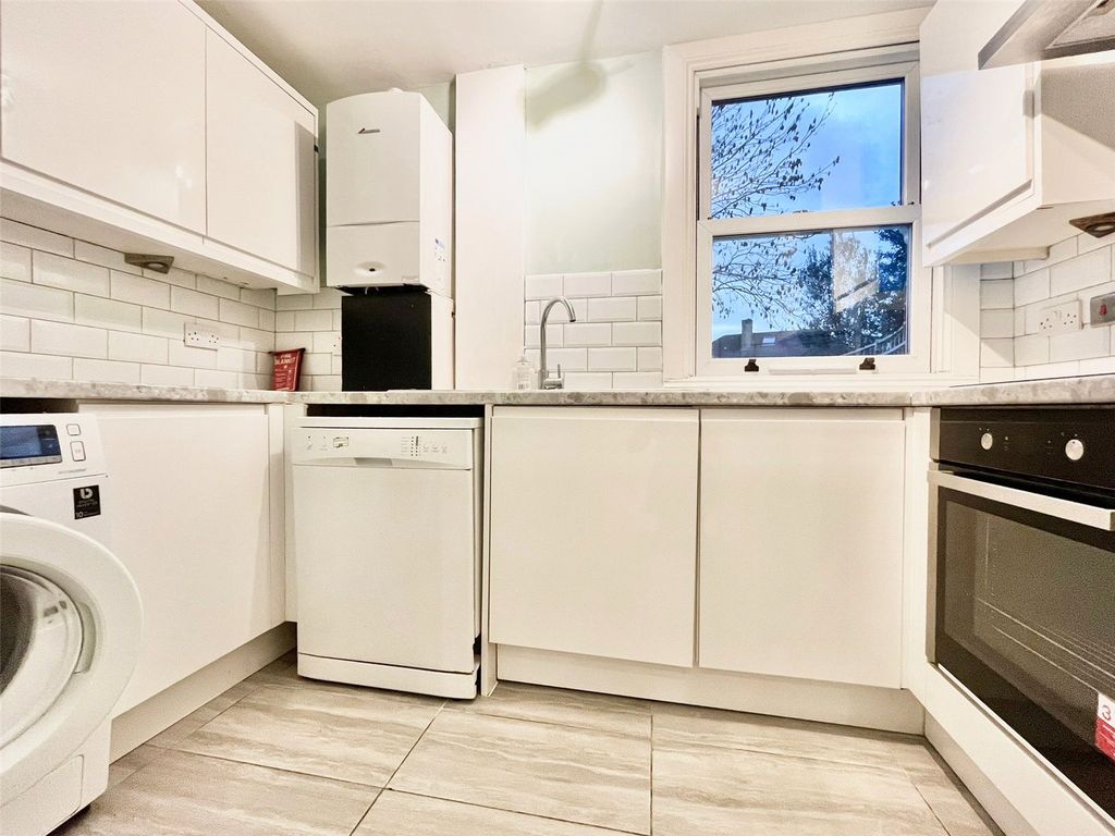 Property photo 3 of 10 Kitchen