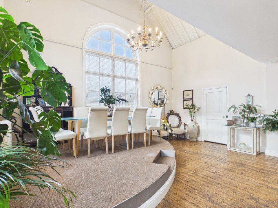 Property photo 2 of 30