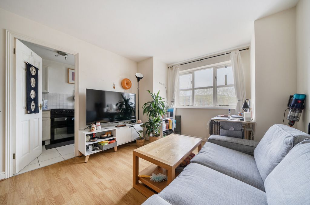 Property photo 3 of 15 1438869-9-69d7Bf7...