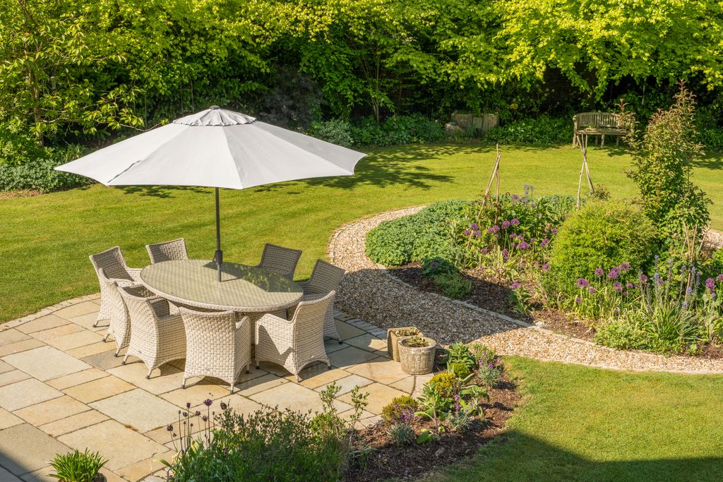 Property photo 3 of 20 Terrace