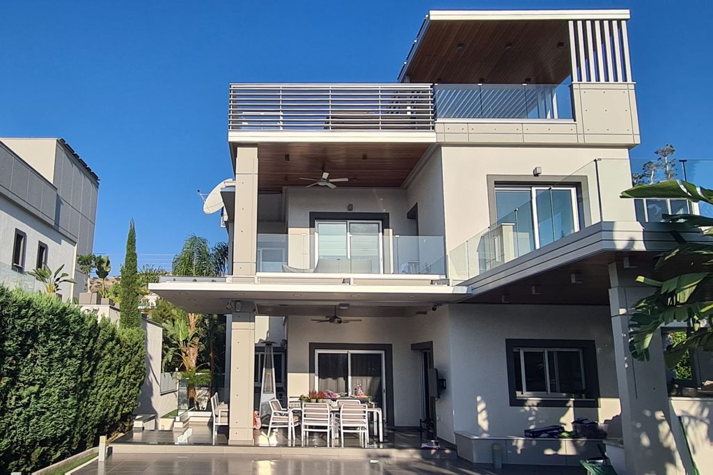 Property photo 1 of 27