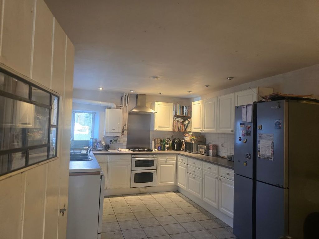 Property photo 3 of 37