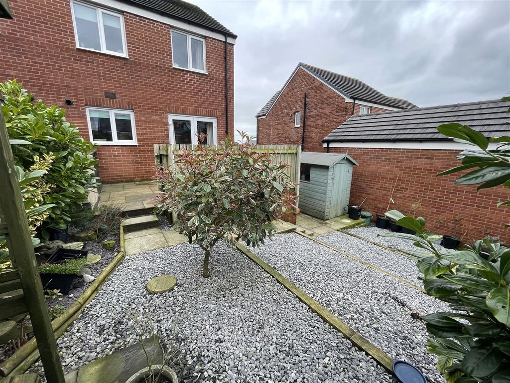 Property photo 3 of 18 Externally