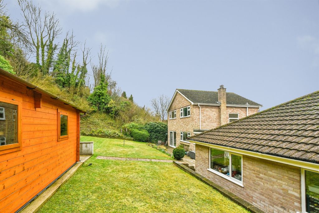 Property photo 3 of 20