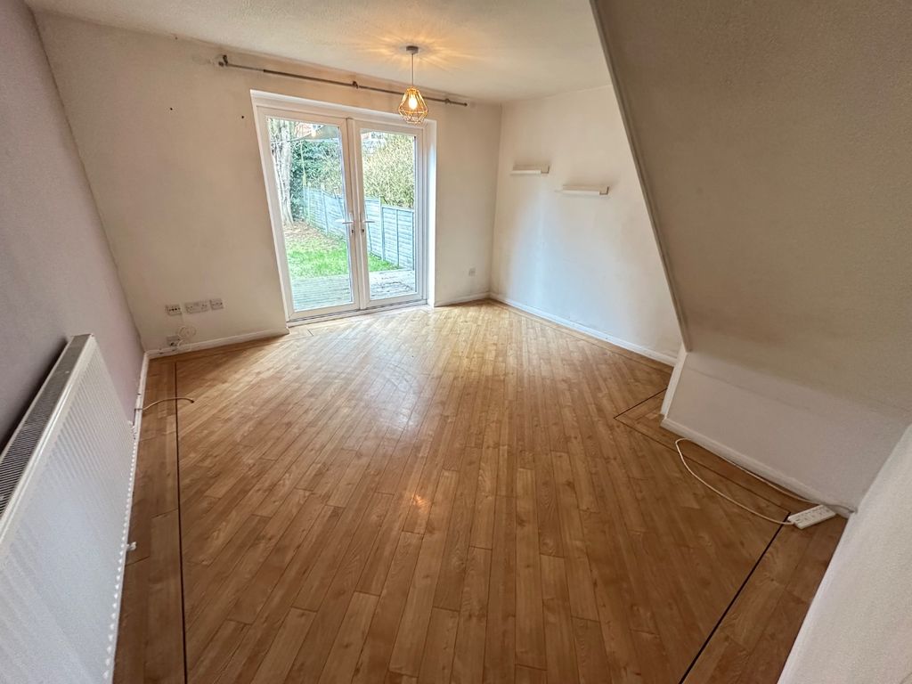 Property photo 3 of 8 4940042