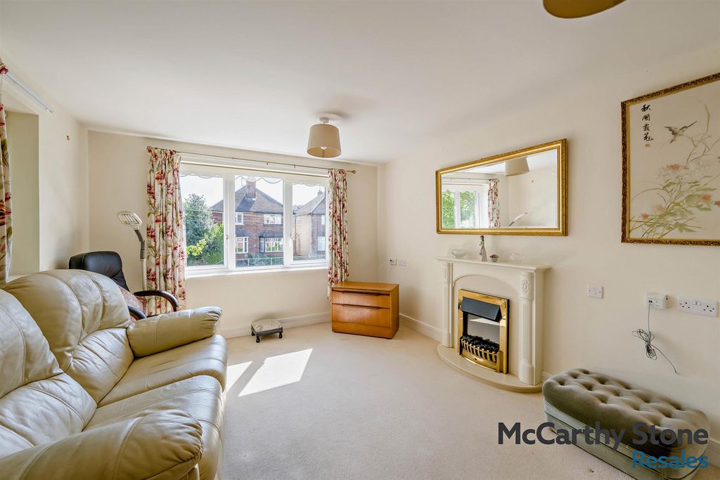 Property photo 2 of 18 8688669-Interior09-800.Jpg