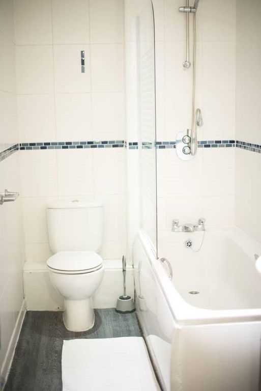 Property photo 1 of 7 Bathroom.Jpg
