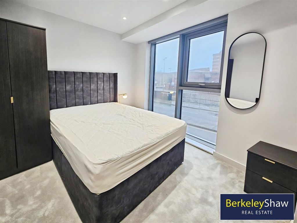 Property photo 3 of 8 Bedroom