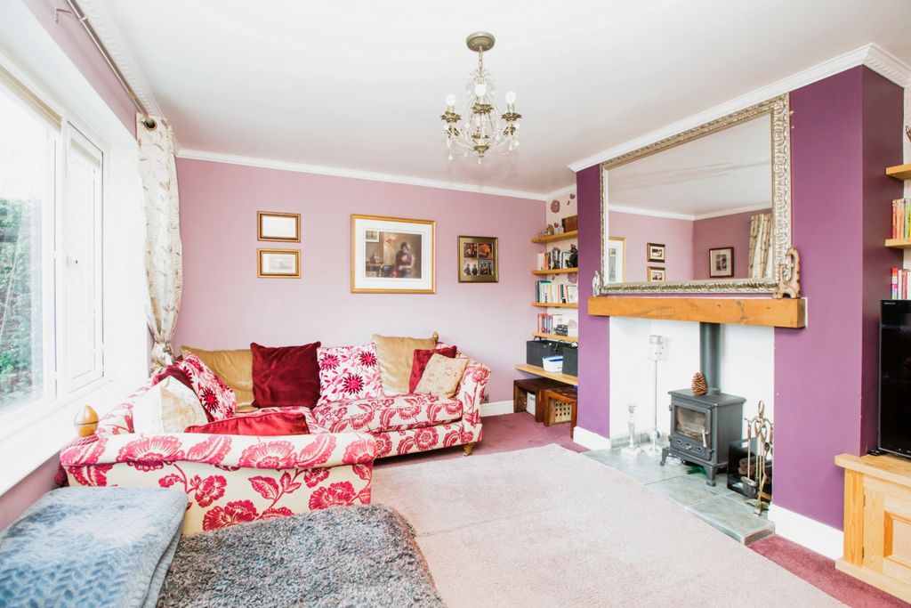 Property photo 2 of 17 Lounge