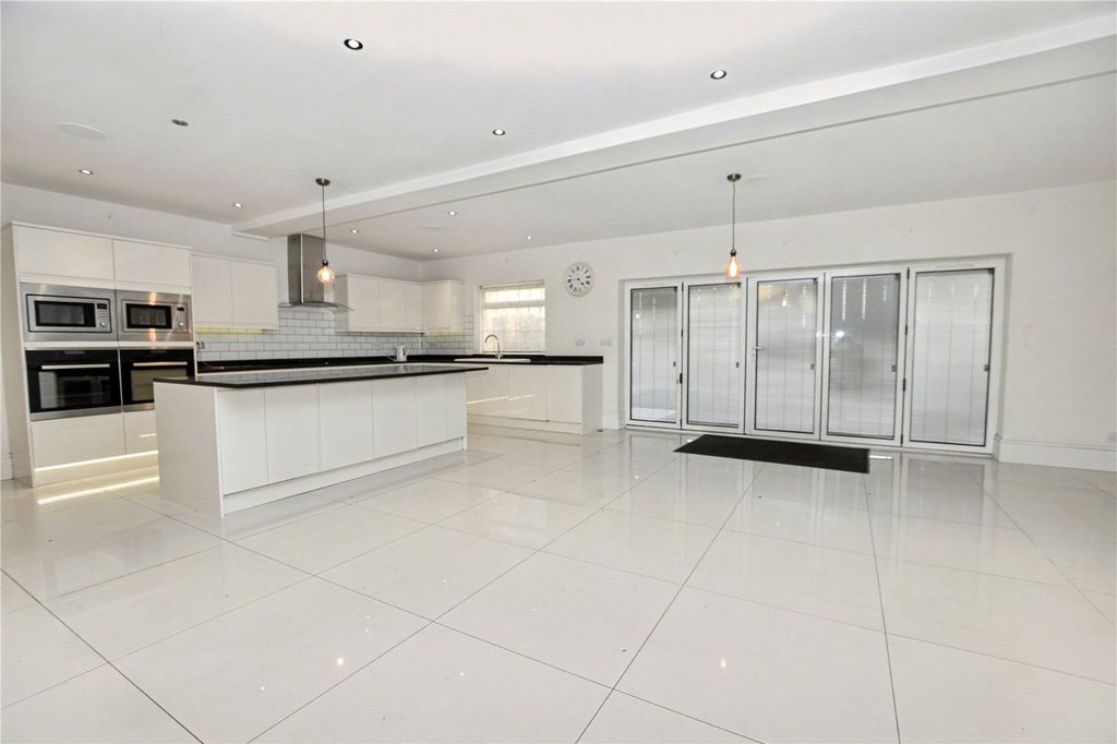 Property photo 2 of 25 Picture No. 29