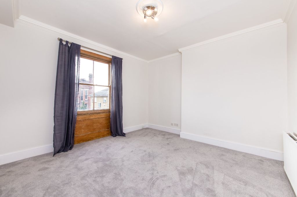 Property photo 1 of 10 Photo 02