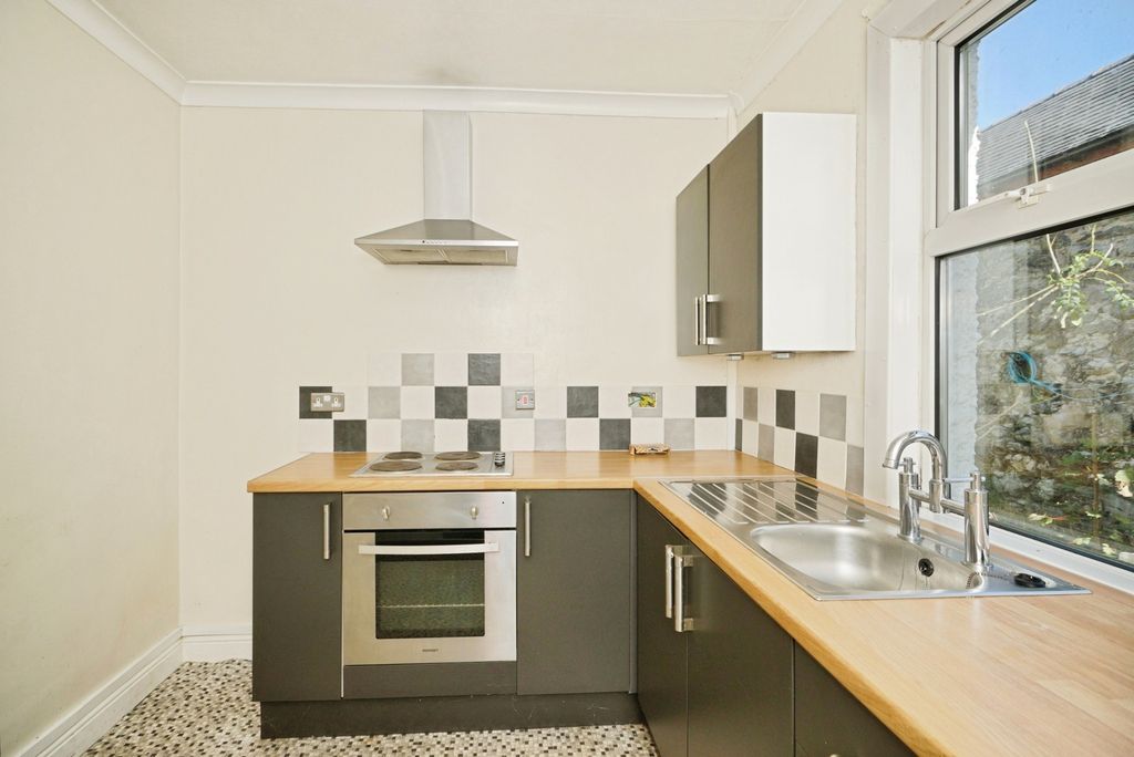 Property photo 3 of 19 Photo