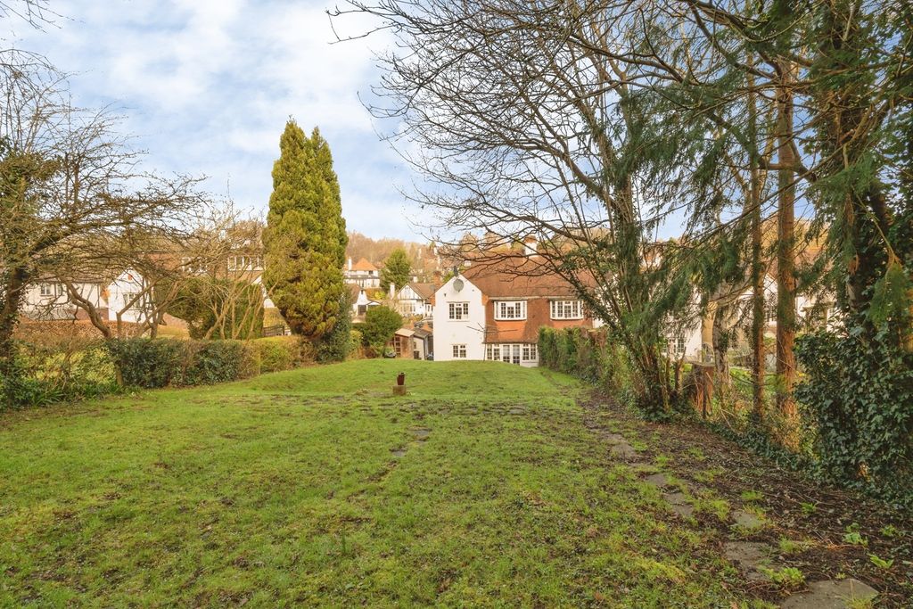 Property photo 2 of 20 Garden