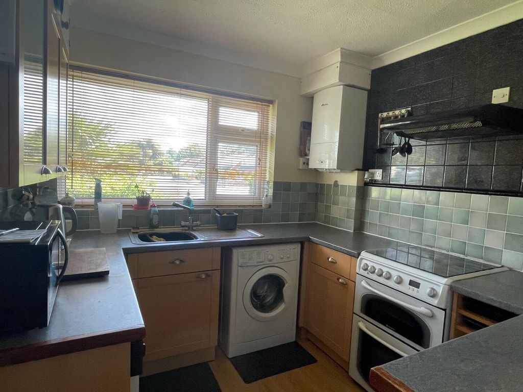 Property photo 3 of 18 Kitchen