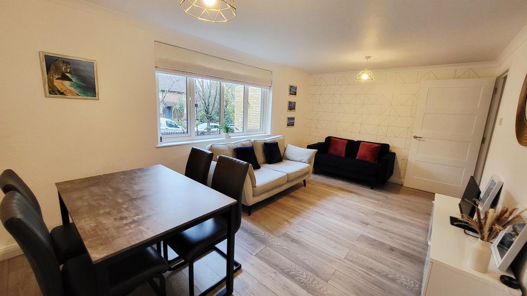 Property photo 3 of 9 Image