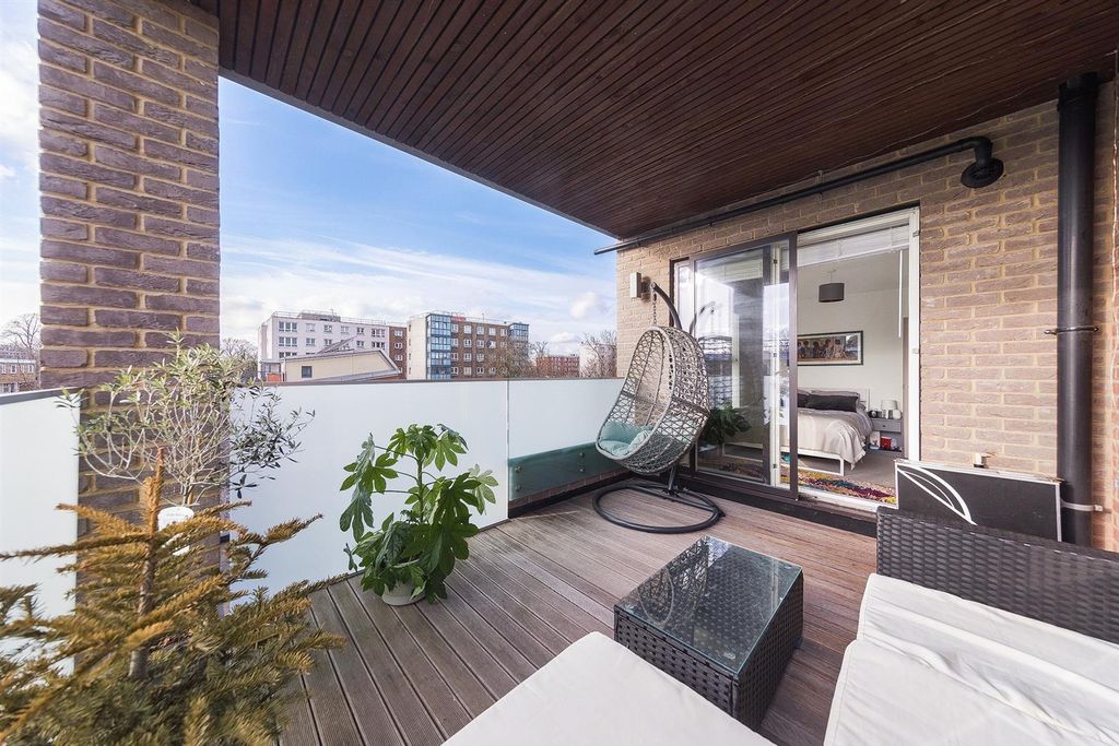 Property photo 3 of 13 F784A647-dc56-40Ef-9E8E-Aa913E1A091F-2000.Jpg