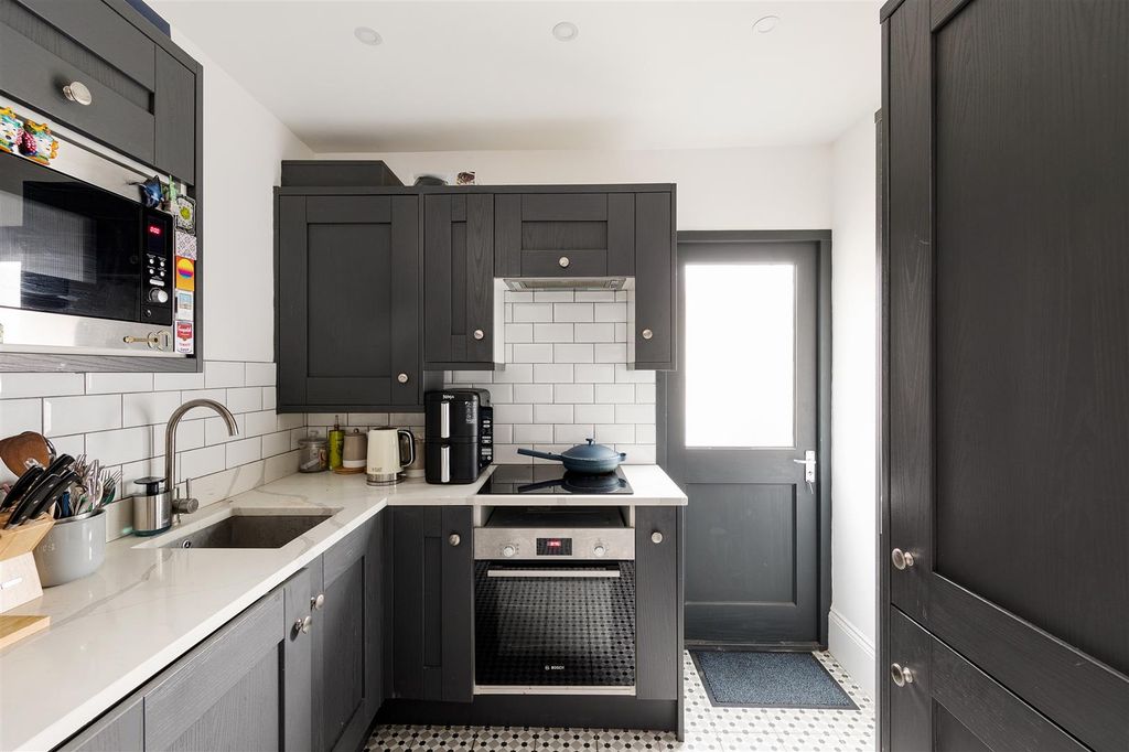 Property photo 3 of 29 Callis Road, E17