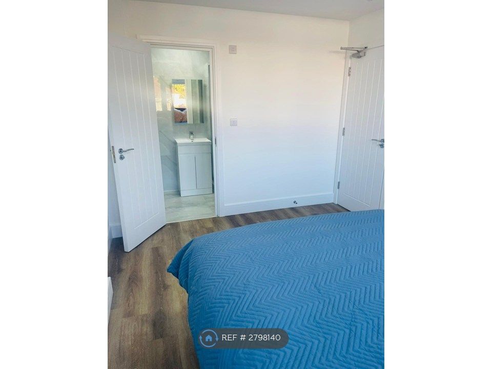 Property photo 2 of 7 Room 2 - Double Ensuite