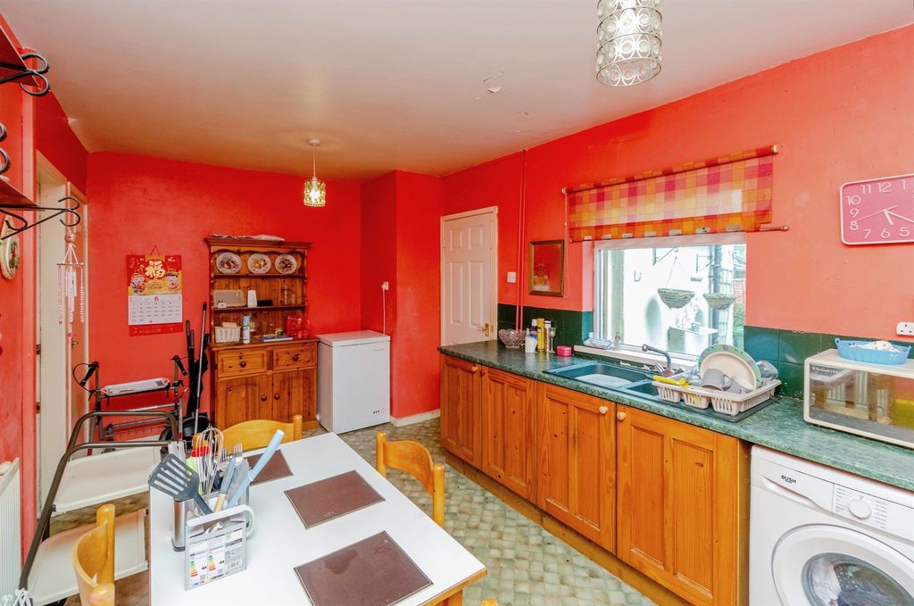 Property photo 2 of 17