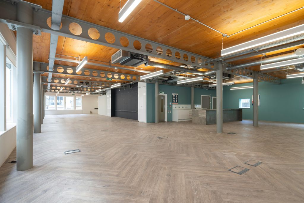 Property photo 1 of 17 Office
