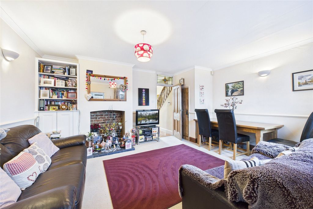 Property photo 2 of 11 Picture No. 24