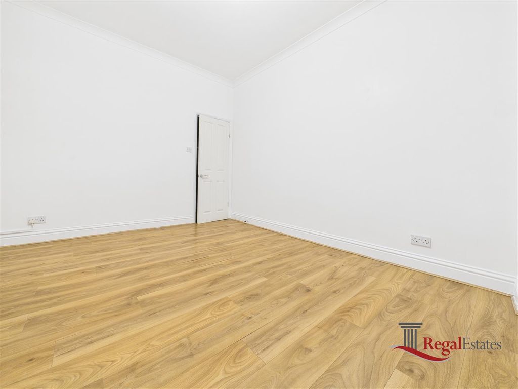 Property photo 2 of 12 Cam02489G0-Pr0250-Still013.Jpg