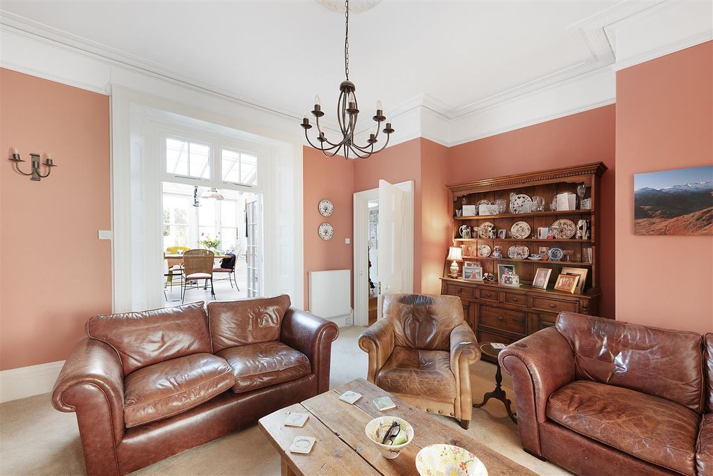 Property photo 3 of 38 15 Churchgate Street Ph15.Jpg