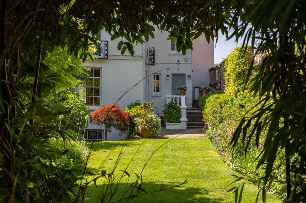 Property photo 3 of 34
