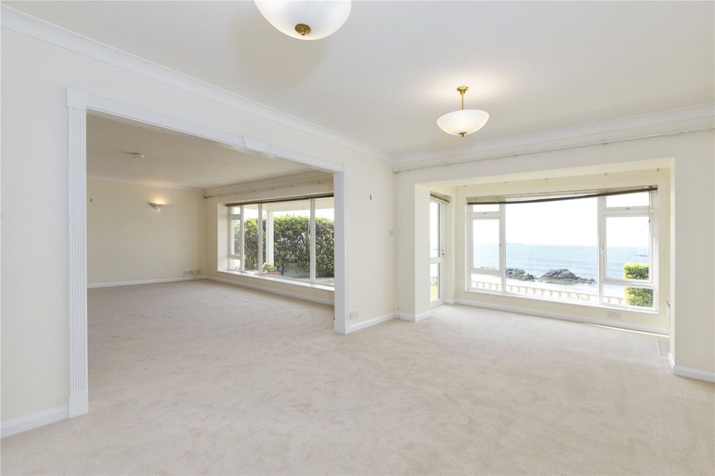 Property photo 3 of 12 Dining Room