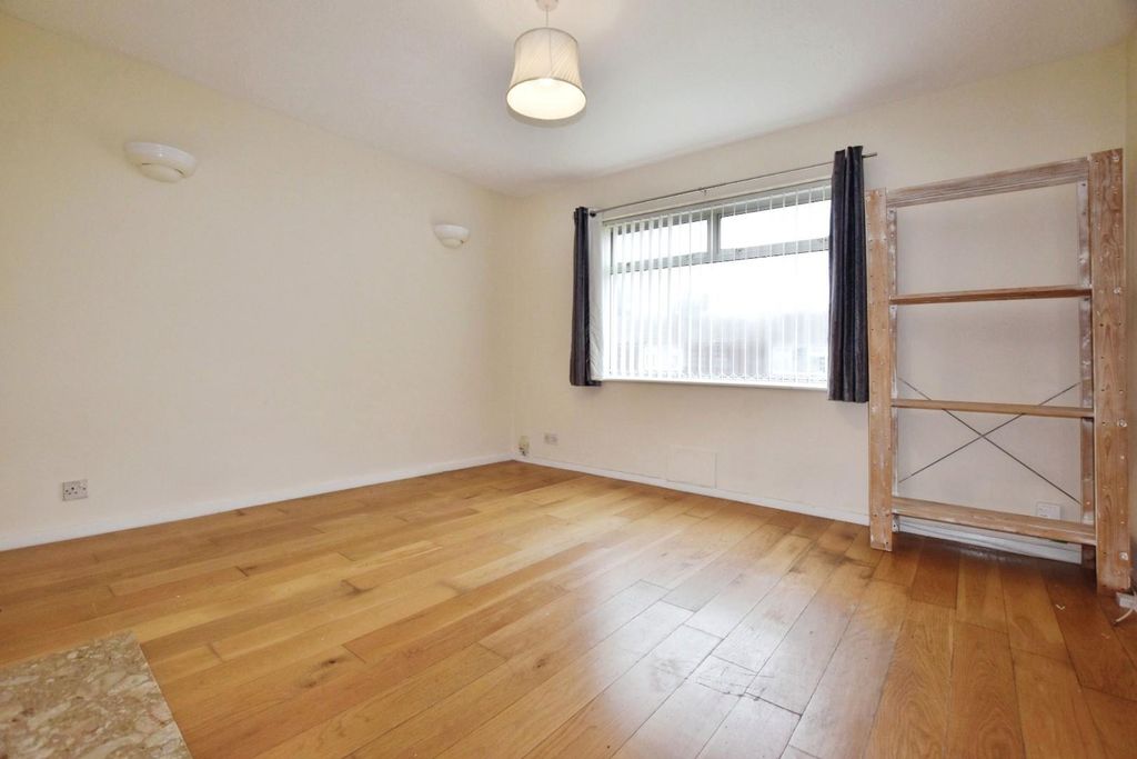 Property photo 3 of 10 Living Room